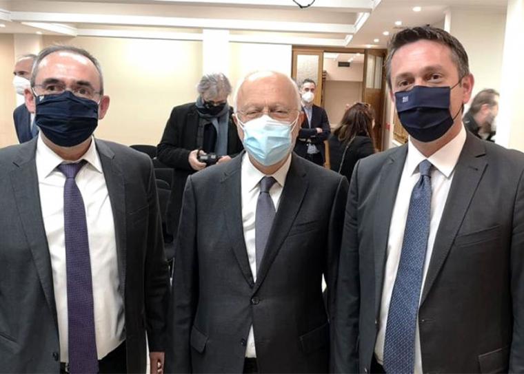  Ο Περικλής Μαντάς (δεξιά) με τους εκπροσώπους της ΤΕΡΝΑ Αγραφιώτη και Μαραγκουδάκη