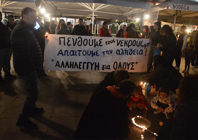 “Απαιτούμε την αλήθεια” - Σιωπηρή διαμαρτυρία στην πλατεία της Καλαμάτας