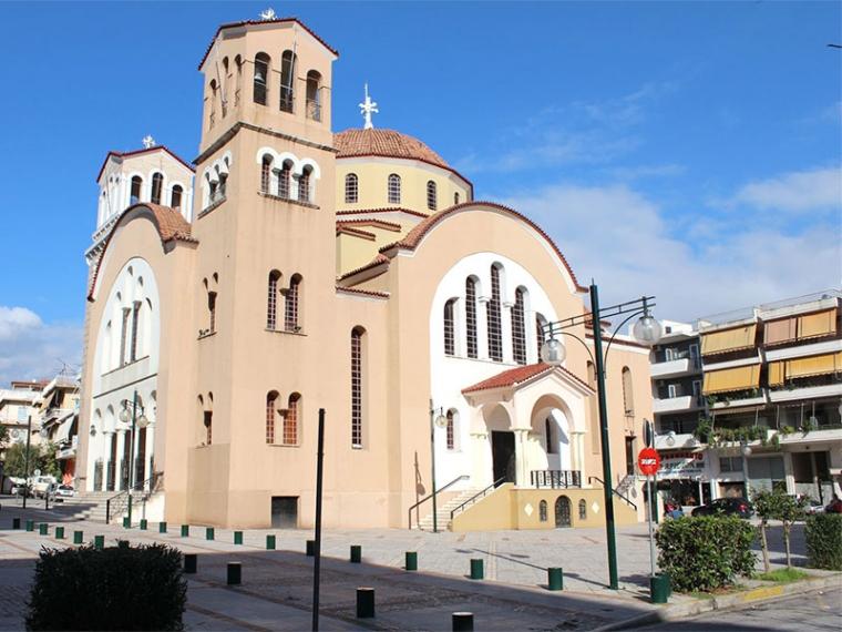 Ανακοπή υπέστη γυναίκα σε εκκλησία στην Καλαμάτα - Ο σωτήριος ρόλος των εξωτερικών απινιδωτών