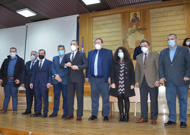 Δημήτρης Μαστραγγελόπουλος, Γιάννης Ζαφειρόπουλος, Αναστάσης Σκοπετέας, Σαράντος Μαρινάκης, ο δήμαρχος Θανάσης Βασιλόπουλος, Γιώργος Φάβας, Μαρία Αγγελή, Νίκος Μπασακίδης, Ανδρέας Καραγιάννης