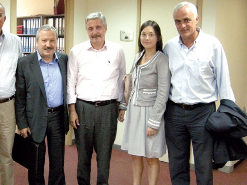 Η Νάντια Γιαννακοπούλου με τον υπουργό Περιβάλλοντος Γιάννη Μανιάτη και τους δύο πρώην βουλευτές του ΠΑΣΟΚ, Δημήτρη Κουσελά και Οδυσσέα Βουδούρη