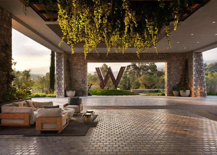 Το W Costa Navarino γιορτάζει 2 χρόνια λειτουργίας με τους Kadebostany