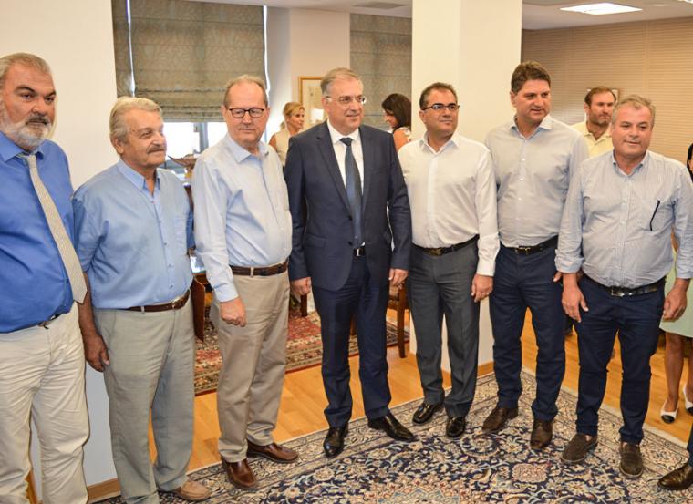 Δήμαρχος Τριφυλίας Γιώργος Λεβεντάκης, δήμαρχος Δυτικής Μάνης Δημήτρης Γιαννημάρας, περιφερειάρχης Πελοποννήσου Παναγιώτης Νίκας, υπουργός Εσωτερικών Τάκης Θεοδωρικάκος, δήμαρχος Καλαμάτας Θανάσης Βασιλόπουλος, δήμαρχος Μεσσήνης Γιώργος Αθανασόπουλος, δήμαρχος Πύλου-Νέστορος Παναγιώτης Καρβέλας