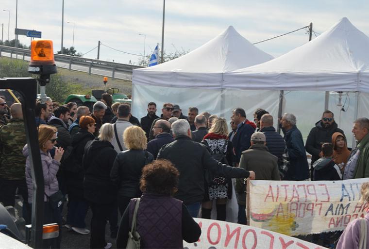 Σωματεία στους αγρότες - Συμπαράσταση στο μπλόκο