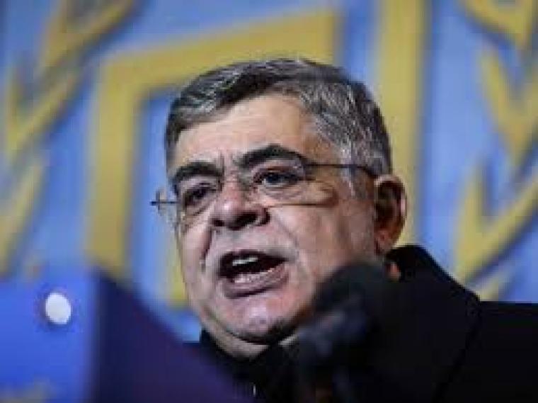Αντιφασίστες “ράντισαν” το Νίκο Μιχαλολιάκο χθες βράδυ στην Καλαμάτα