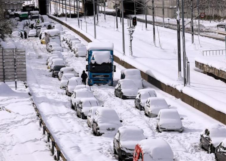 Αποζημίωση 2.000 ευρώ στους εγκλωβισμένους στην Αττική Οδό