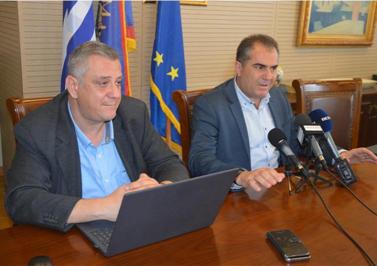 Ο γενικός διευθυντής της ΔΕΥΑΚ, Μιχάλης Βασιλειάδης και ο δήμαρχος Καλαμάτας, Θανάσης Βασιλόπουλος (φωτό αρχείο)