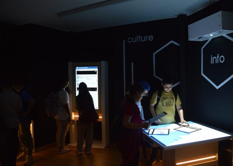 Διαδραστικά και εντυπωσιακά συστήματα πληροφόρησης στο παλιό Δημαρχείο Καλαμάτας