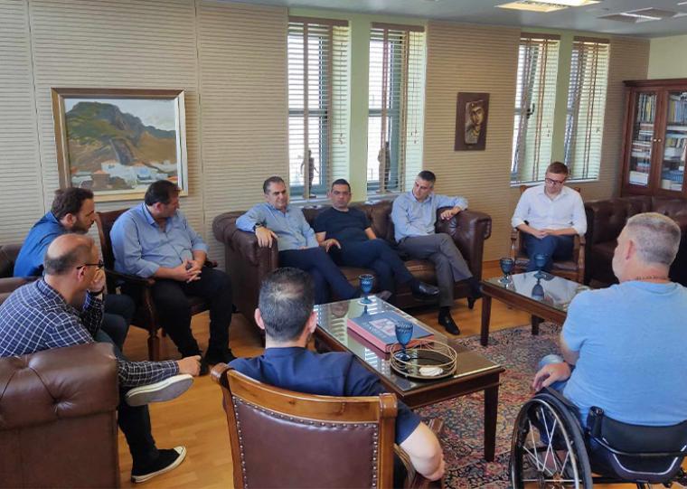 “Κυβερνητικό κλιμάκιο” ανακοίνωσε ο Δήμος Καλαμάτας ότι επισκέφθηκε το Δημαρχείο