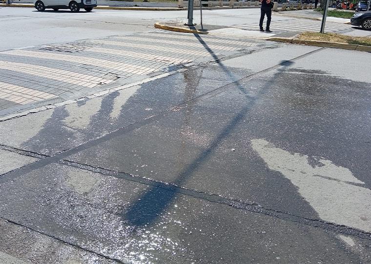 Αναβλύζει από την περασμένη Τετάρτη!