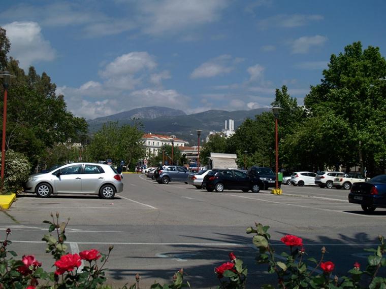 Ιδιωτικοποίηση πάρκινγκ Νέδοντα: Τέλος η δωρεάν στάθμευση τις νύχτες και στις αργίες