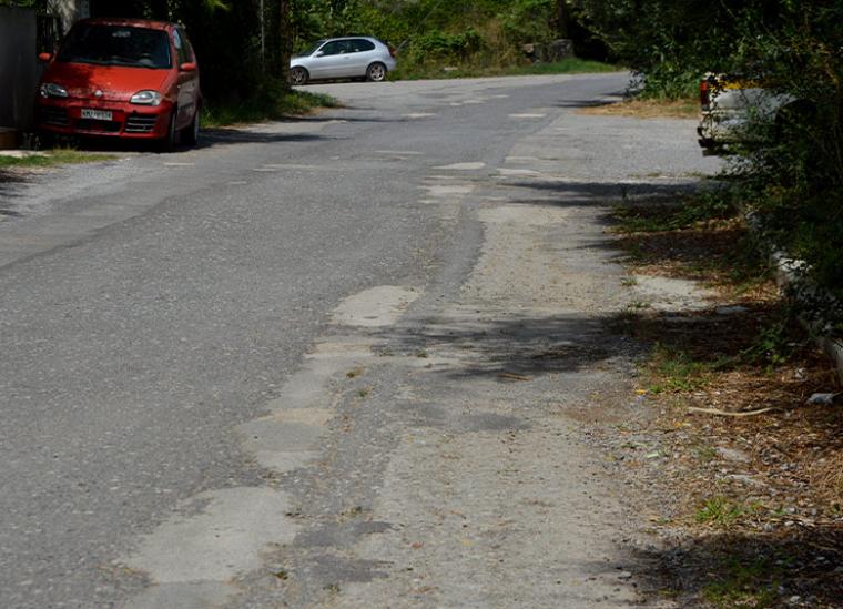 Προεκλογικές ασφαλτοστρώσεις ή οι «βιτρίνες» και οι «αθέατες γειτονιές»