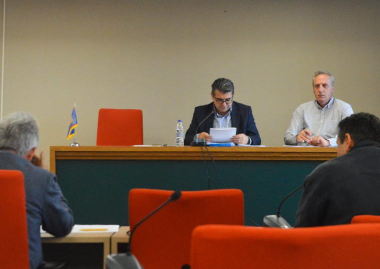 Ο πρόεδρος της Οικονομικής Επιτροπής, αντιδήμαρχος Σαράντος Μαρινάκης και ο προϊστάμενος του Τμήματος Υποστήριξης των Συλλογικών Οργάνων του Δήμου, Χρήστος Αλεξανδρόπουλος