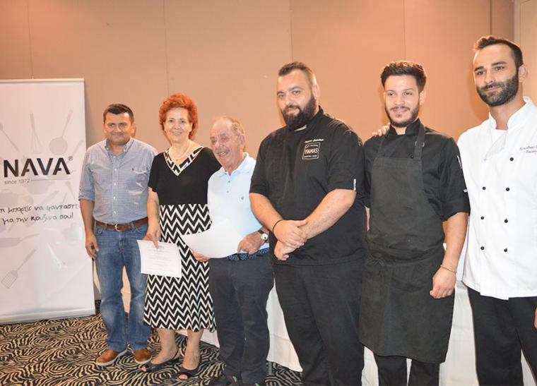 Ο πρόεδρος του Μορφωτικού Συλλόγου Πολυλόφου Θανάσης Αναστασόπουλος, η μεγάλη νικήτρια του Διαγωνισμού Μαγερικής και Ζαχαροπλαστικής με πρωταγωνιστή το Σύκο Βασιλική Πουλέα, ο Ηλίας Μαμαλάκης, ο σεφ του &quot;Elite City Resort&quot; Δημήτρης Καρράς και οι συνεργάτες του μάγειροι