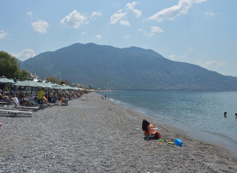 "Χαλαρός" ο δήμαρχος για τους κοινόχρηστους χώρους στην πλαζ και στο λιμάνι της Καλαμάτας