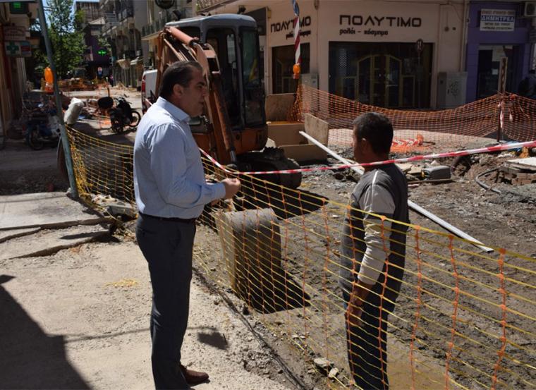 Κατανόηση ζήτησε ο δήμαρχος από τους περιοίκους, ενώ έκανε αυστηρή προειδοποίηση στον εργολάβο