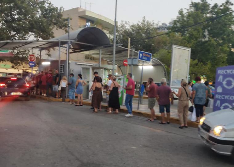 Πρώτα απαξιώνουμε και μετά ξεφορτωνόμαστε…