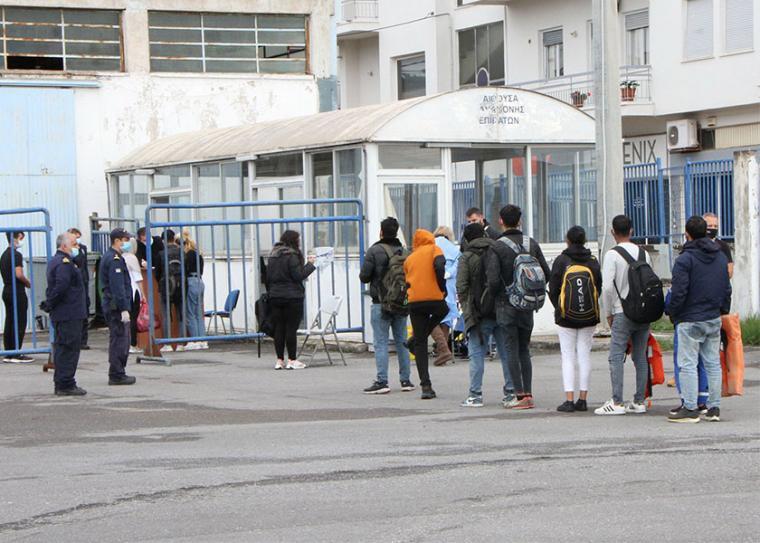 Φωτό αρχείο από κράτηση μεταναστών στο λιμάνι της Καλαμάτας