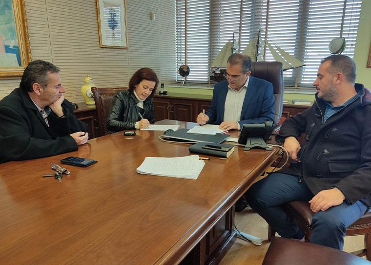 Υπογραφή συμβάσεων αγροτικής οδοποιίας στο Δήμο Καλαμάτας με μεγάλη καθυστέρηση