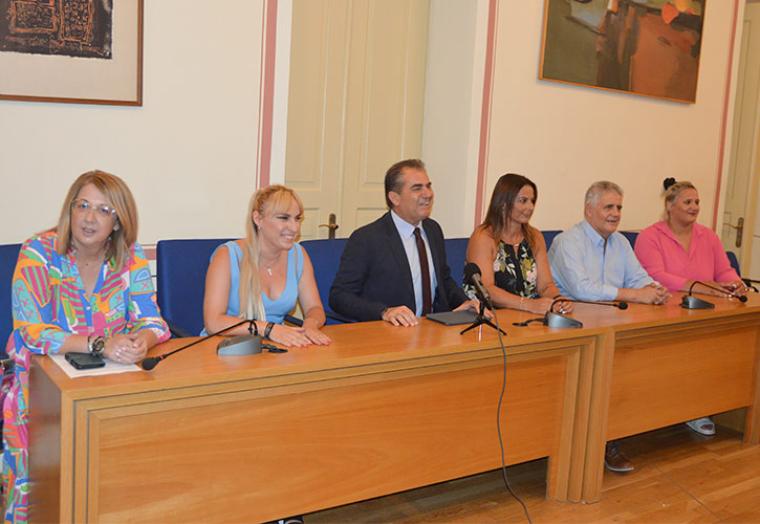 Κατερίνα Μπάμπαλη, Φρειδερίκη Ράμμου, Θανάσης Βασιλόπουλος, Έφη Χριστοπούλου, Ευάγγελος Χαχής, Νίκη ΑθανασοπούλουΈ