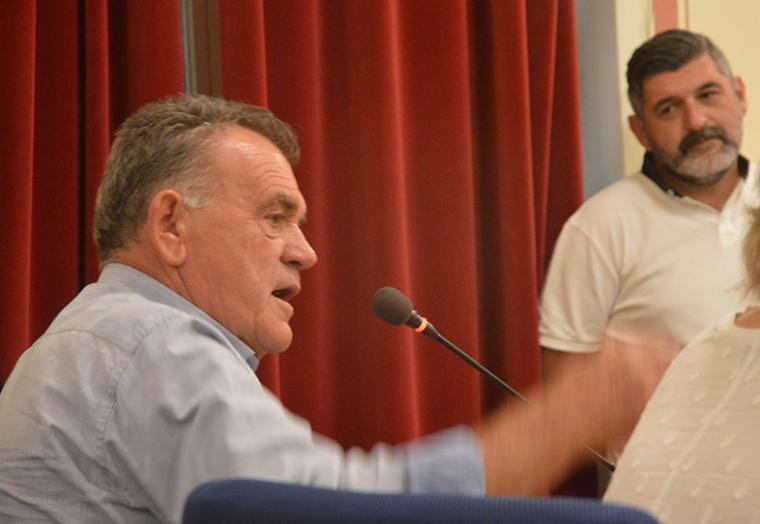 Ο πρώην δήμαρχος Μεσσήνης στο Δημοτικό Συμβούλιο Καλαμάτας με αιχμές για το διάδοχό του και τους μελετητές