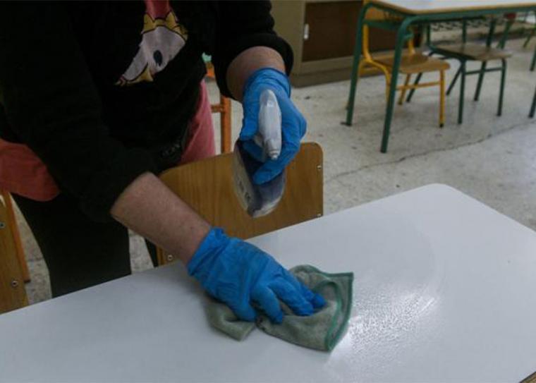 Γιατί η δημοτική αρχή Καλαμάτας παίρνει ημιαπασχολούμενες σχολικές καθαρίστριες ενώ ζητούσε πλήρους απασχόλησης