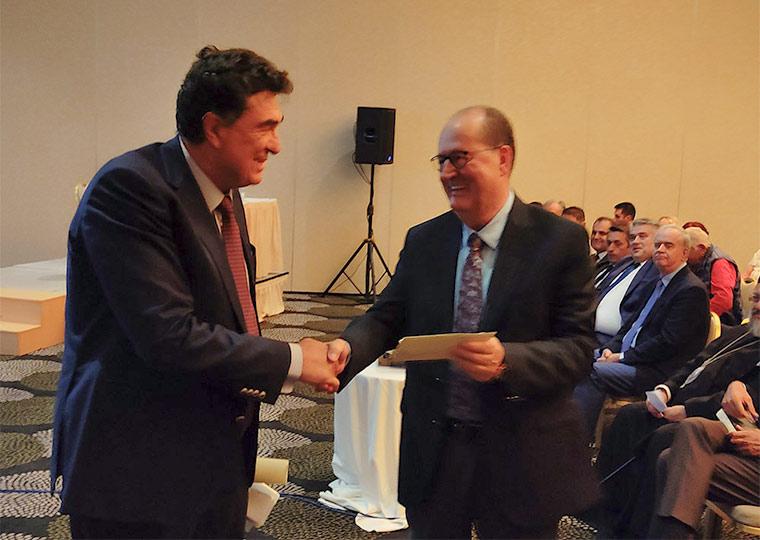 Ο Αλέξης Παπαχελάς στην παραλαβή του Βραβείου Φωτέα: “Ποτέ ξανά να μην κρατήσουν τις τύχες του τόπου μικροί άνθρωποι”