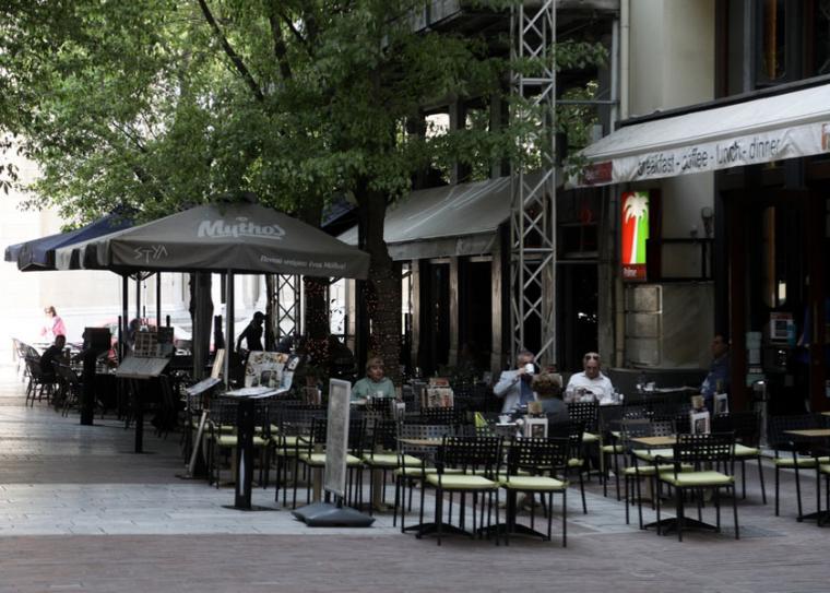 ΖΟΥΡΝΑΛΙΣΜΑΤΑ: Βαρύθημες σκέψεις στην καφετέρια