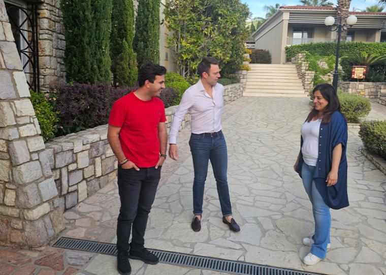 Σπύρος Χανδρινός, Στέφανος Κασσελάκης, Αγγελική Ταυλαρίου στο "Ακτή Ταΰγετος"