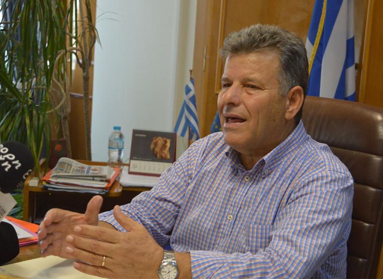 Εκτός λειτουργίας τα μηχανήματα της αντιπεριφέρειας, χάλασαν τα λεφτά σε εκδηλώσεις, λέει ο Αναστασόπουλος