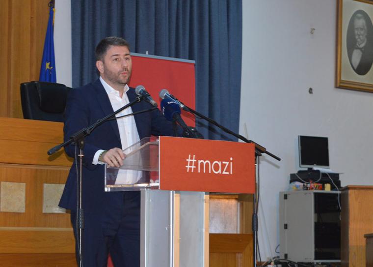 Νεολαίοι υποδέχτηκαν με ενθουσιασμό τον Νίκο Ανδρουλάκη στην Καλαμάτα