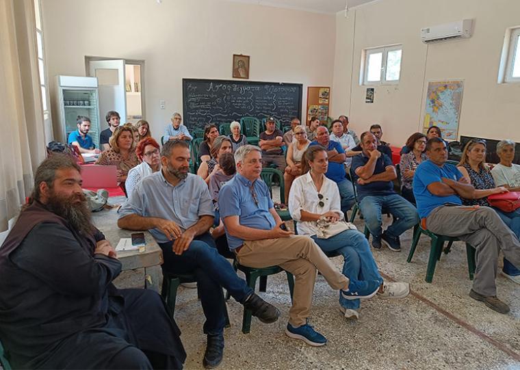 Φωτογραφία από συνάντηση στο Καρβέλι σχετικά με τη μελέτη περιβαλλοντικών επιπτώσεων για τον υδροηλεκτρικό σταθμό 